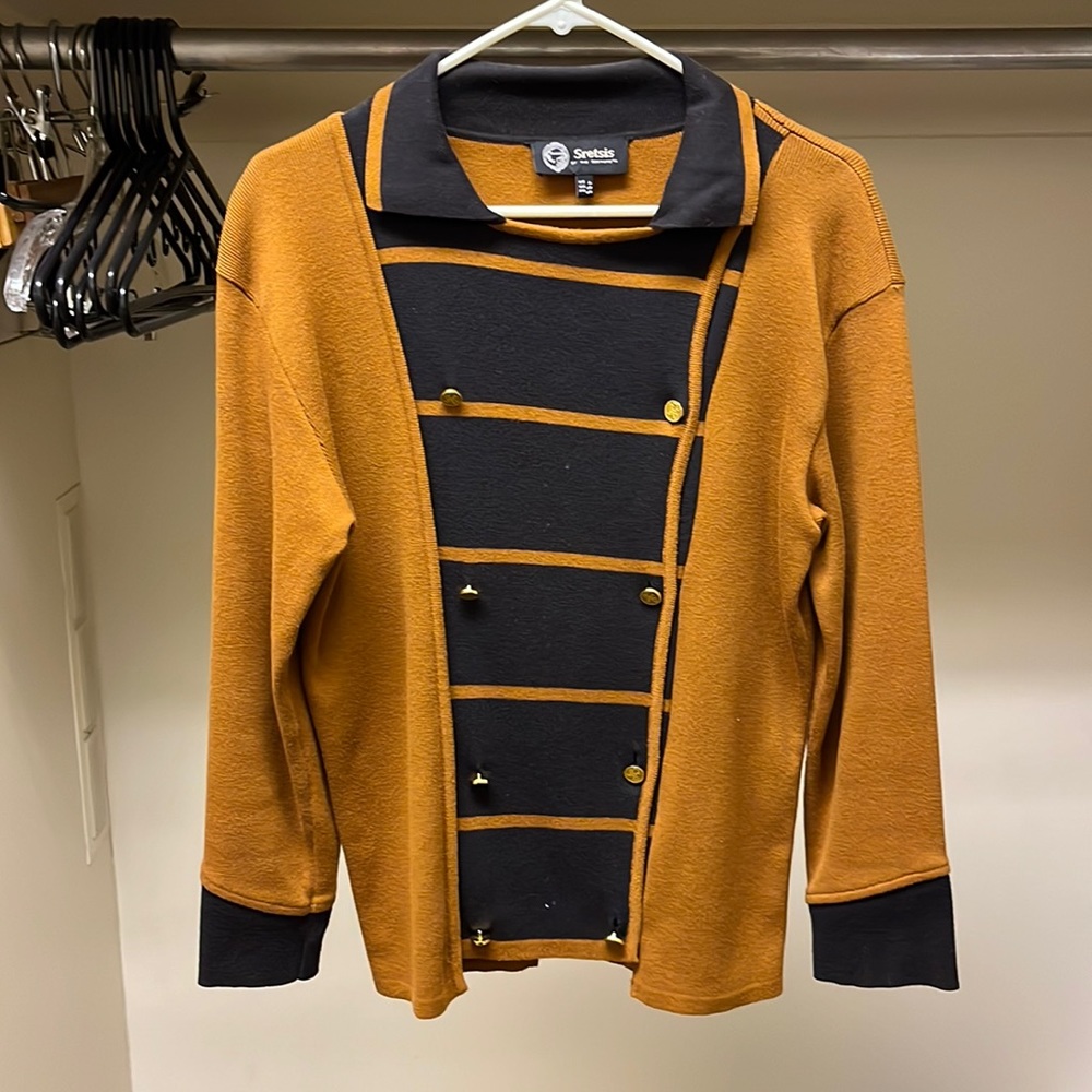 Elegant sweater jacket.